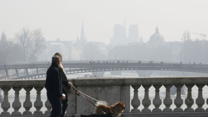 brume-de-pollution-sur-paris-le-18-mars-2016-vue-depuis-le-pont-de-la-concorde_5578491.jpg